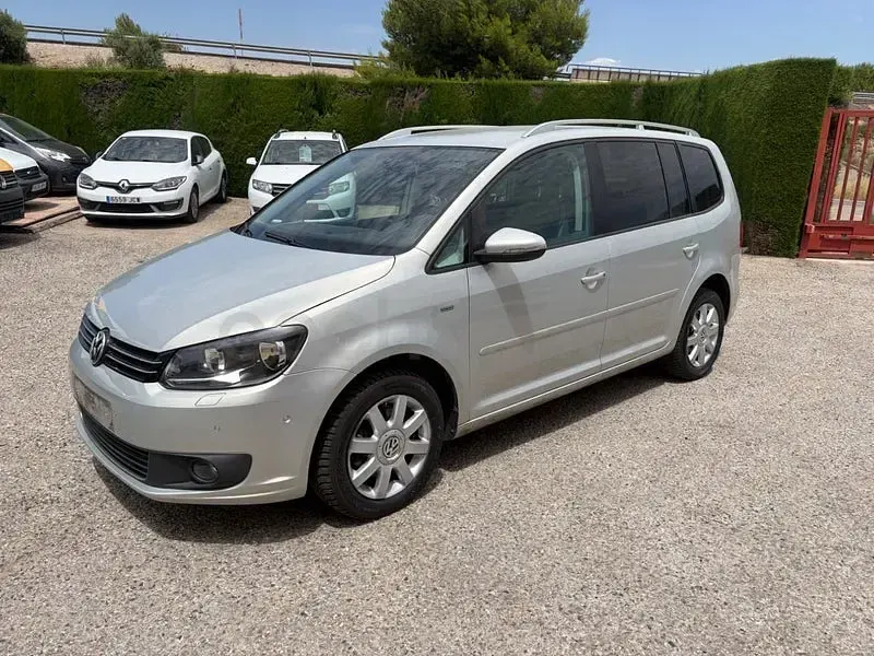 Usado VW Touran Business 105 CV (77 kW) 2014 Gris / plata Monovolumen