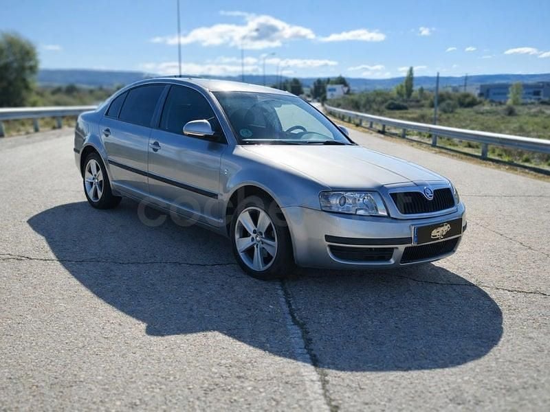 Begagnad Skoda Superb Comfort 115 HK (84 kW) 2008 Gul Sedan