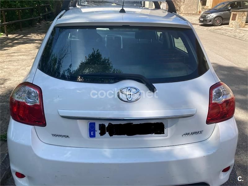 Usado Toyota Auris Active 90 CV (66 kW) 2011 Blanco Utilitario