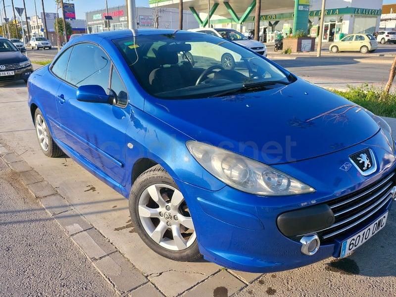 Usado Peugeot 307 CC 110 CV (80 kW) 2006 Azul Descapotable
