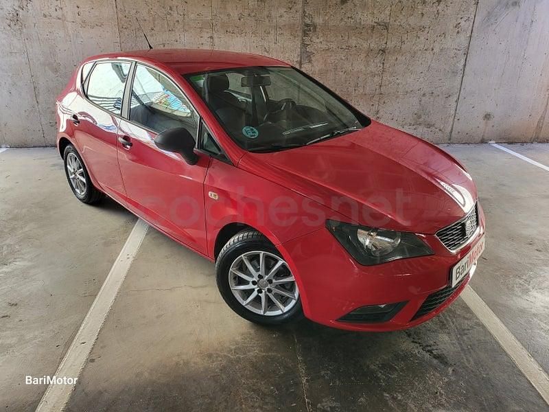 Usado Seat Ibiza Reference 70 CV (51 kW) 2013 Rojo Berlina