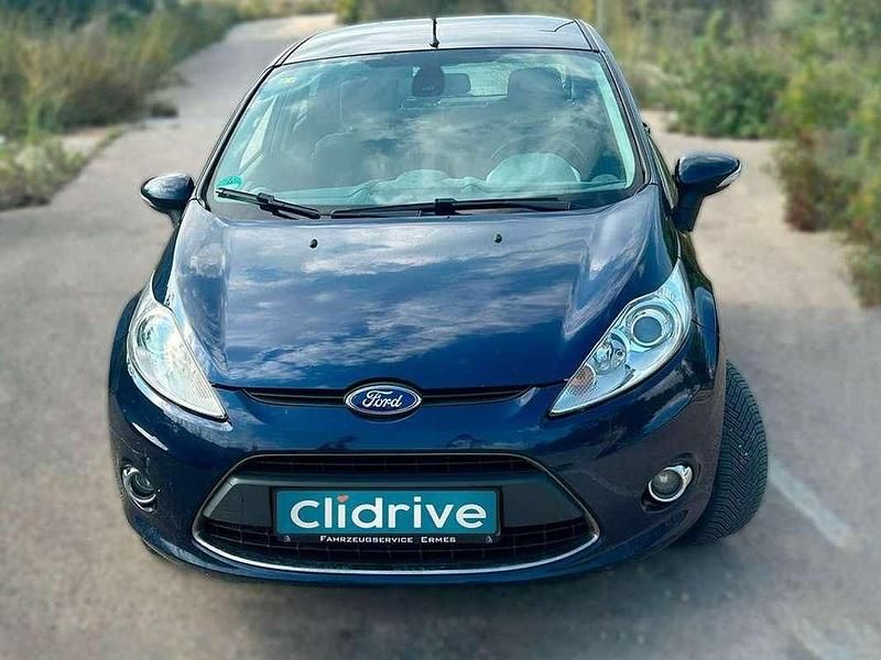 Usado Ford Fiesta Titanium 82 CV (60 kW) 2011 Azul Utilitario