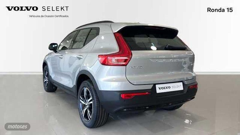 Plateado Nuevo 2025 Volvo XC40 Plus SUV | 40.900 € (Buen precio) - Imagen 1/4