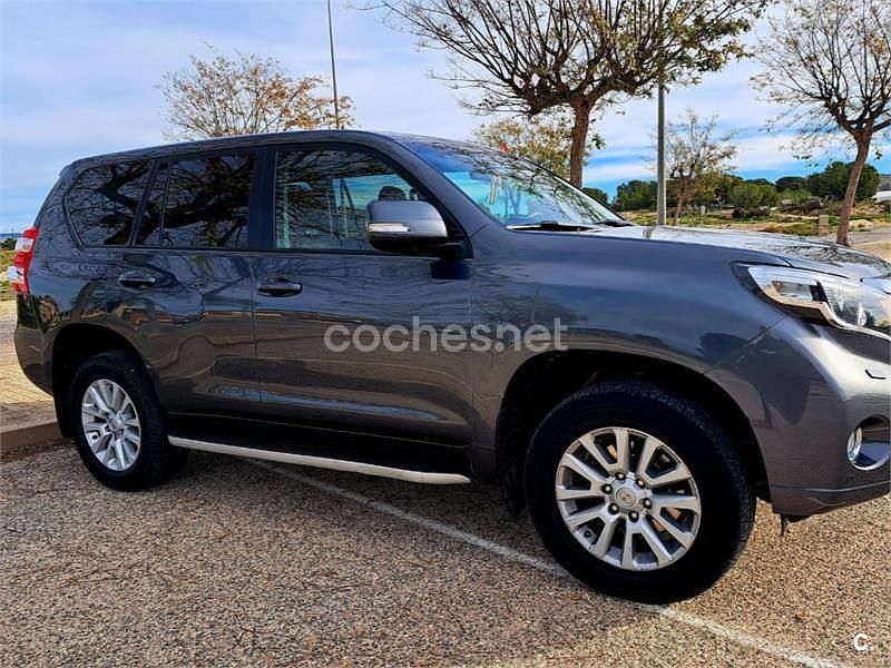 Usado Toyota Land Cruiser Limited 177 CV (130 kW) 2015 Gris / plata SUV