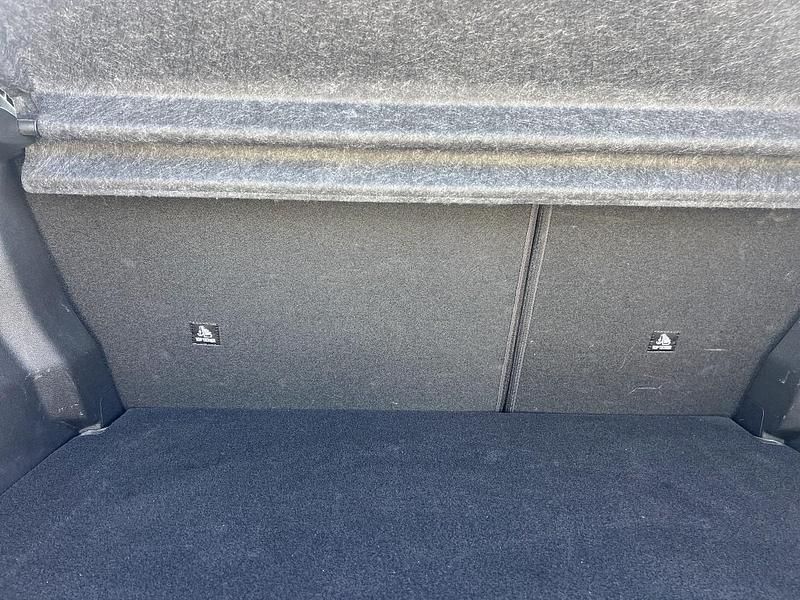 Usado Peugeot 2008 Active 110 CV (80 kW) 2021 Gris SUV