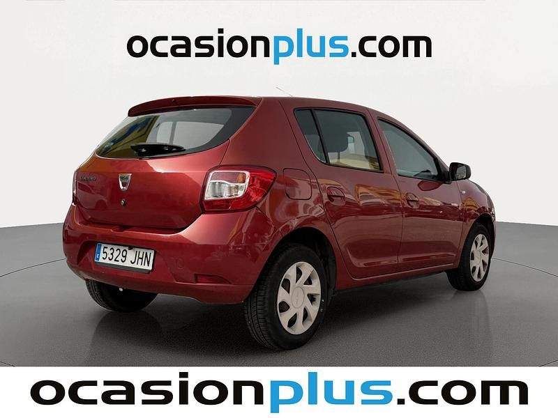 Usado Dacia Sandero Lauréate 75 CV (55 kW) 2015 Rojo Utilitario