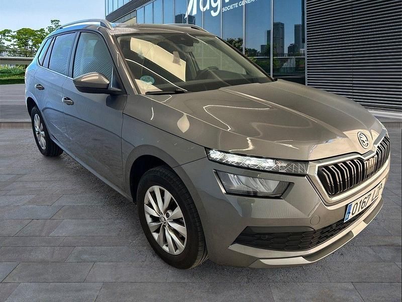 Usado Skoda Kamiq 110 CV (80 kW) 2022 Gris SUV