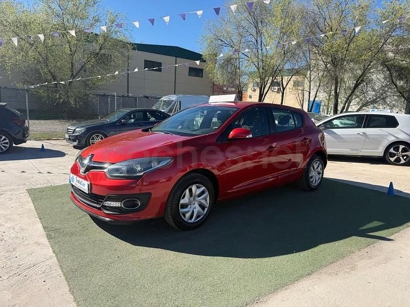 Usado Renault Mégane Intens 95 CV (69 kW) 2015 Rojo Berlina