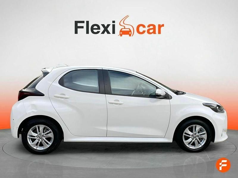 Usado Toyota Yaris Hybrid Business Edition 116 CV (85 kW) 2021 Blanco Berlina