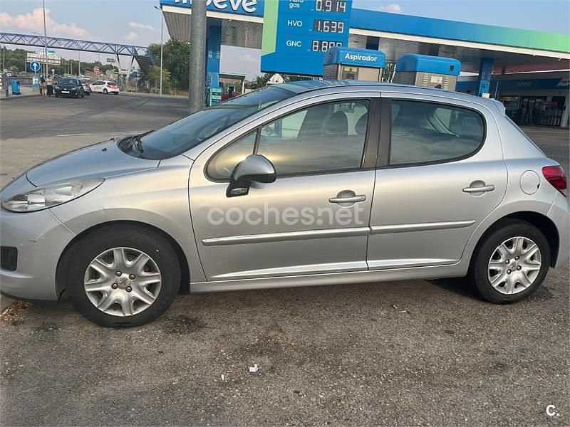 Gris / plata Usado 2011 Peugeot 207 Berlina | 4800 € (Precio justo) - Imagen 1/4