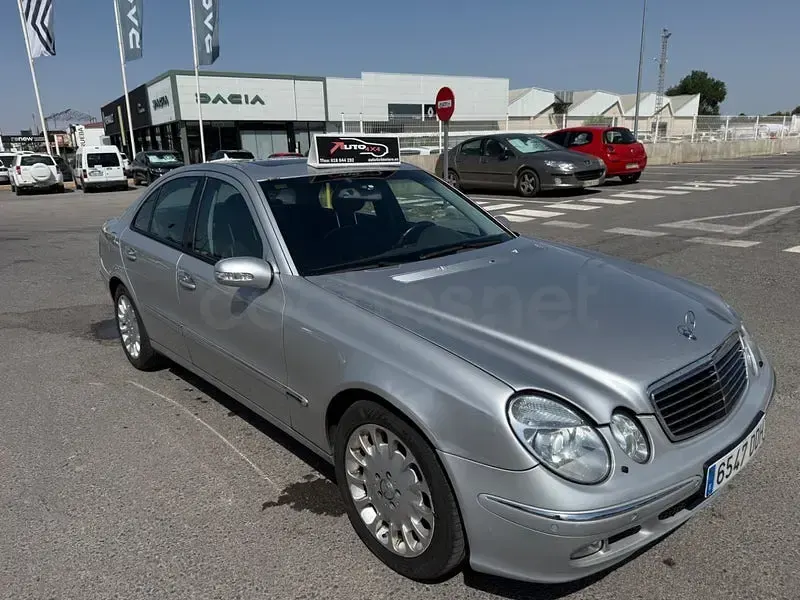 Usado Mercedes E500 Elegance 306 CV (225 kW) 2004 Gris / plata Berlina