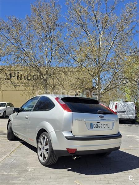 Usado Ford Focus Sport 145 CV (106 kW) 2005 Gris / plata Berlina