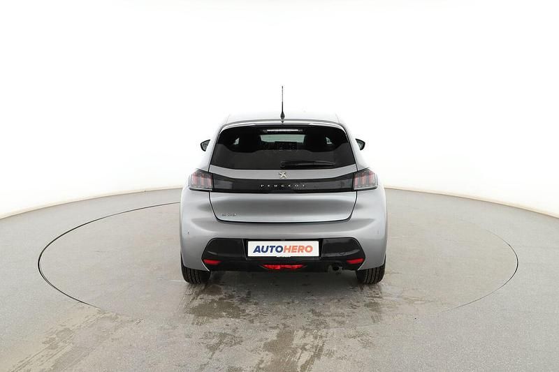 Usado Peugeot 208 Allure 101 CV (74 kW) 2021 Gris Utilitario