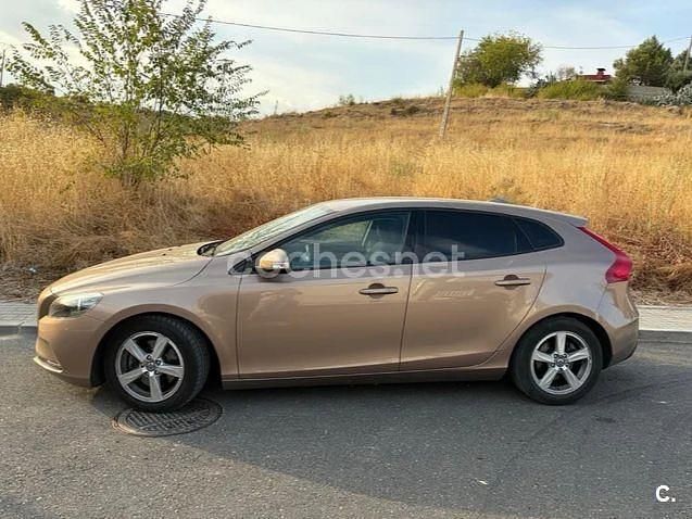 Usado Volvo V40 Kinetic 115 CV (84 kW) 2014 Beige Berlina