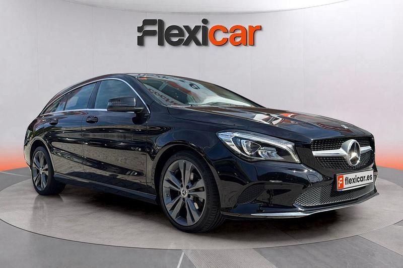 Usado Mercedes CLA180 Shooting Brake 122 CV (89 kW) 2018 Negro Familiar