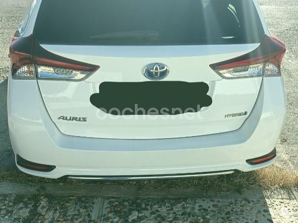 Usado Toyota Auris Hybrid Active 136 CV (100 kW) 2017 Blanco Familiar