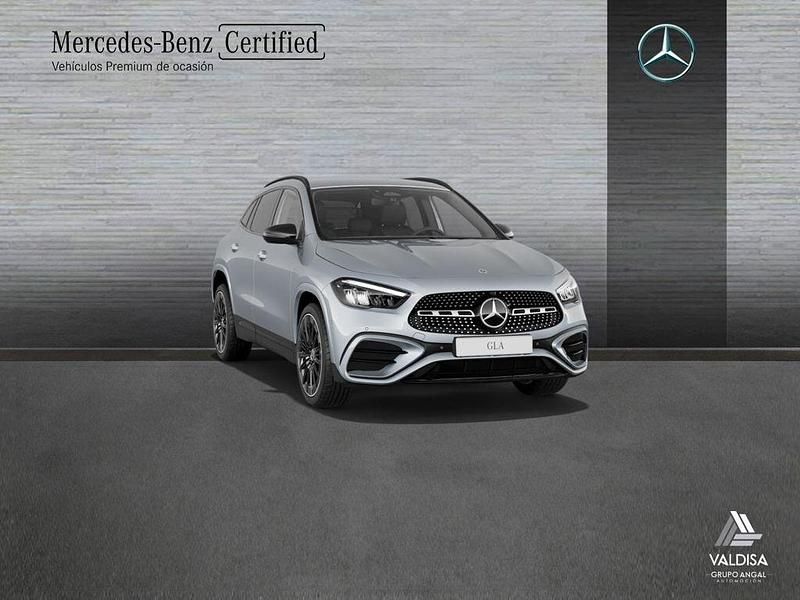 Usado Mercedes GLA200 150 CV (110 kW) 2025 Gris / plateado SUV