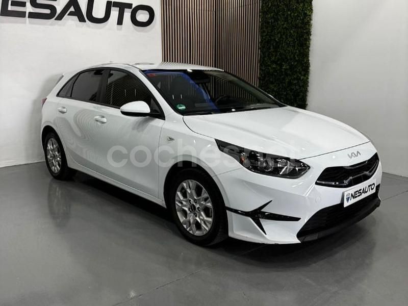 Blanco Usado 2022 Kia Ceed Utilitario | 15.499 € (Buen precio) - Imagen 1/4