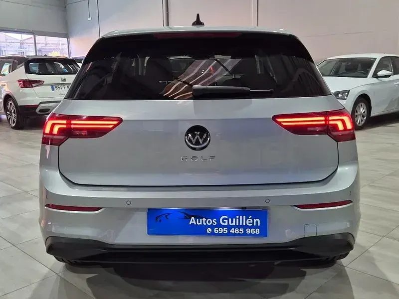 Usado VW Golf VIII 115 CV (84 kW) 2025 Gris / plata Berlina