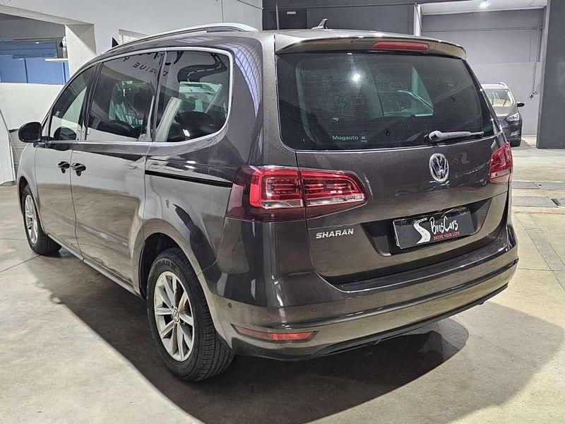 Usado VW Sharan Advance 150 CV (110 kW) 2016 Marrón Monovolumen