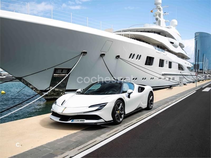 Blanco Usado 2023 Ferrari SF90 Coupe | 485.000 € - Imagen 1/4