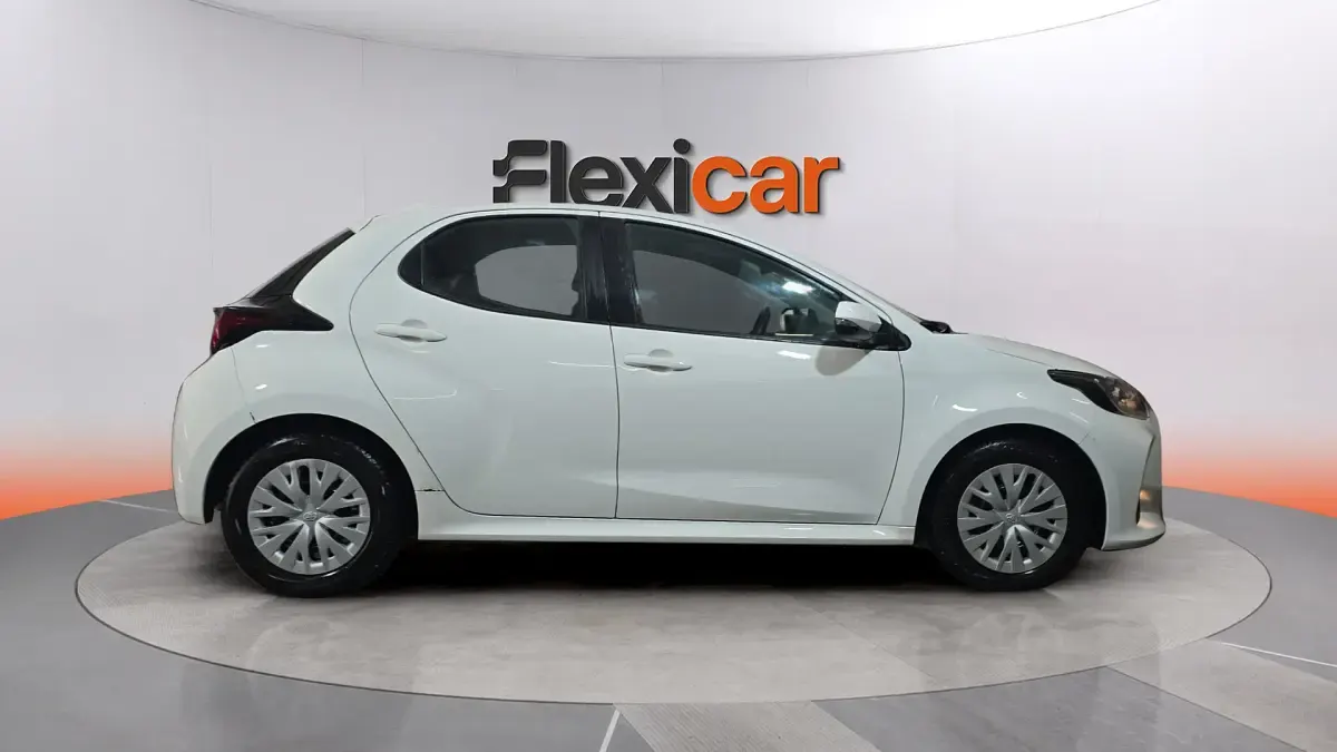 Usado Toyota Yaris Advance 72 CV (52 kW) 2023 Blanco Utilitario