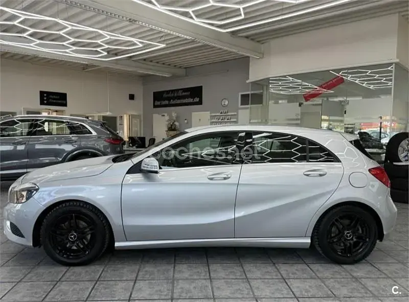 Usado Mercedes A200 Urban 156 CV (114 kW) 2014 Gris / plata Berlina
