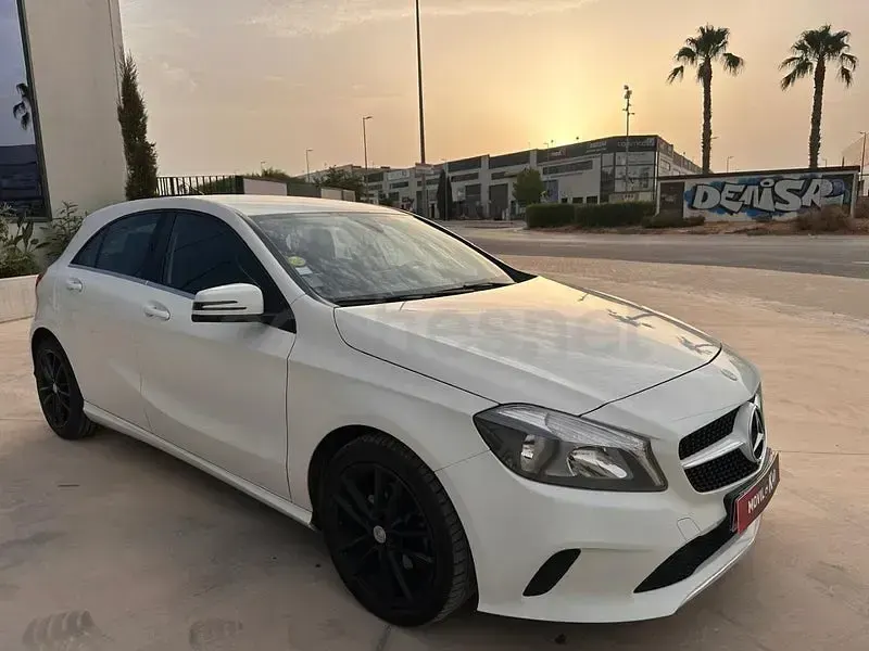 Usado Mercedes A200 136 CV (100 kW) 2017 Blanco Utilitario