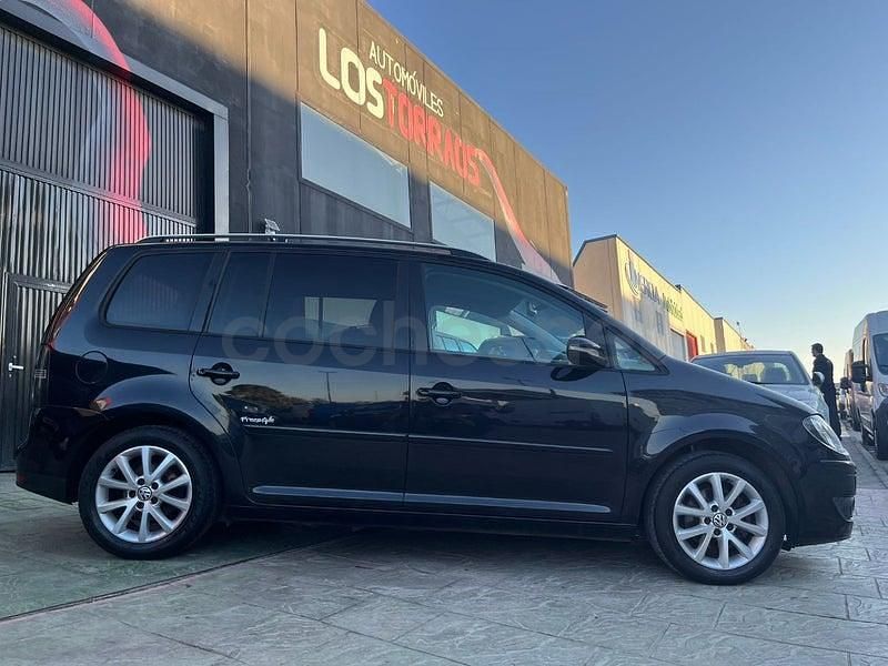 Usado VW Touran Advance 105 CV (77 kW) 2010 Negro Monovolumen