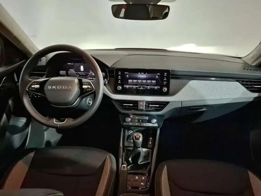 Usado Skoda Kamiq Selection 95 CV (69 kW) 2026 Blanco SUV