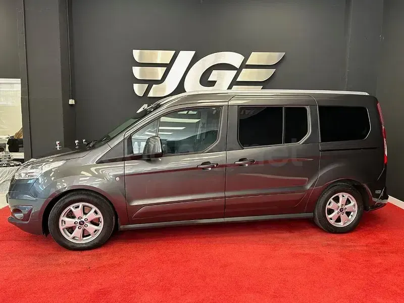 Usado Ford Tourneo Connect Titanium 120 CV (88 kW) 2016 Gris / plata Monovolumen