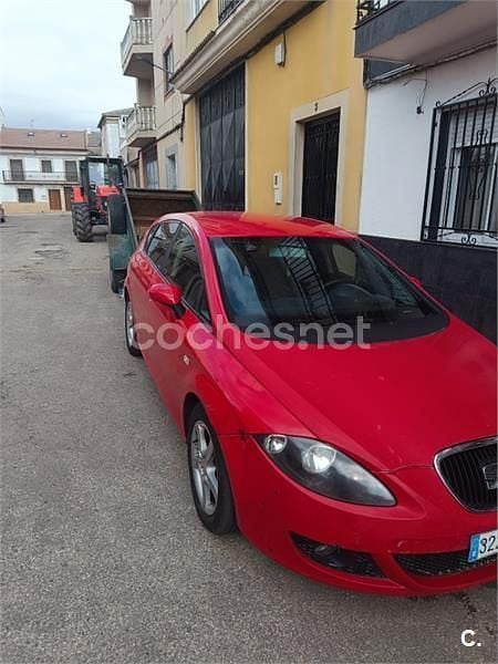 Usado Seat Leon Reference 105 CV (77 kW) 2007 Rojo Utilitario