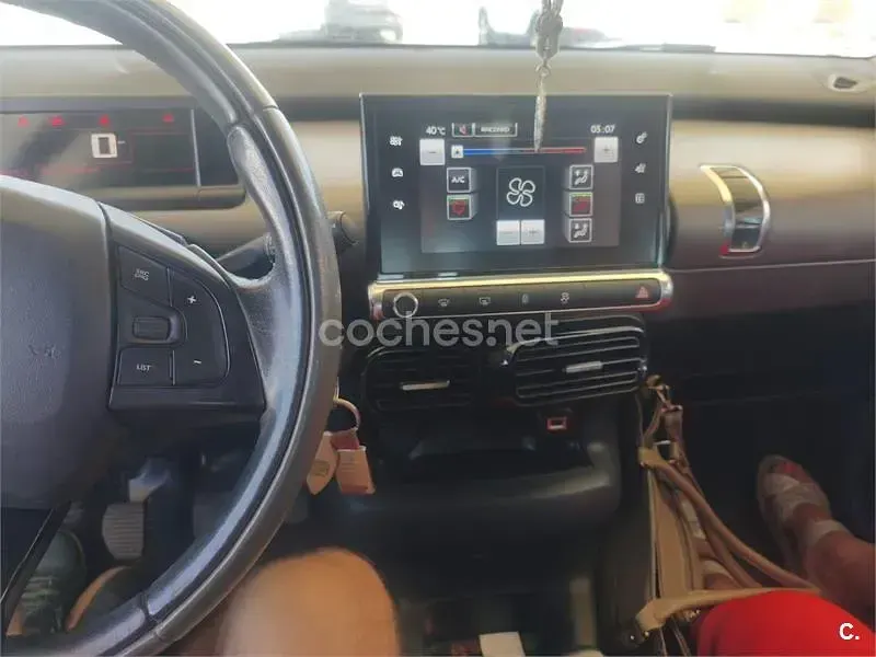 Usado Citroën C4 Feel 100 CV (73 kW) 2018 Rojo Berlina