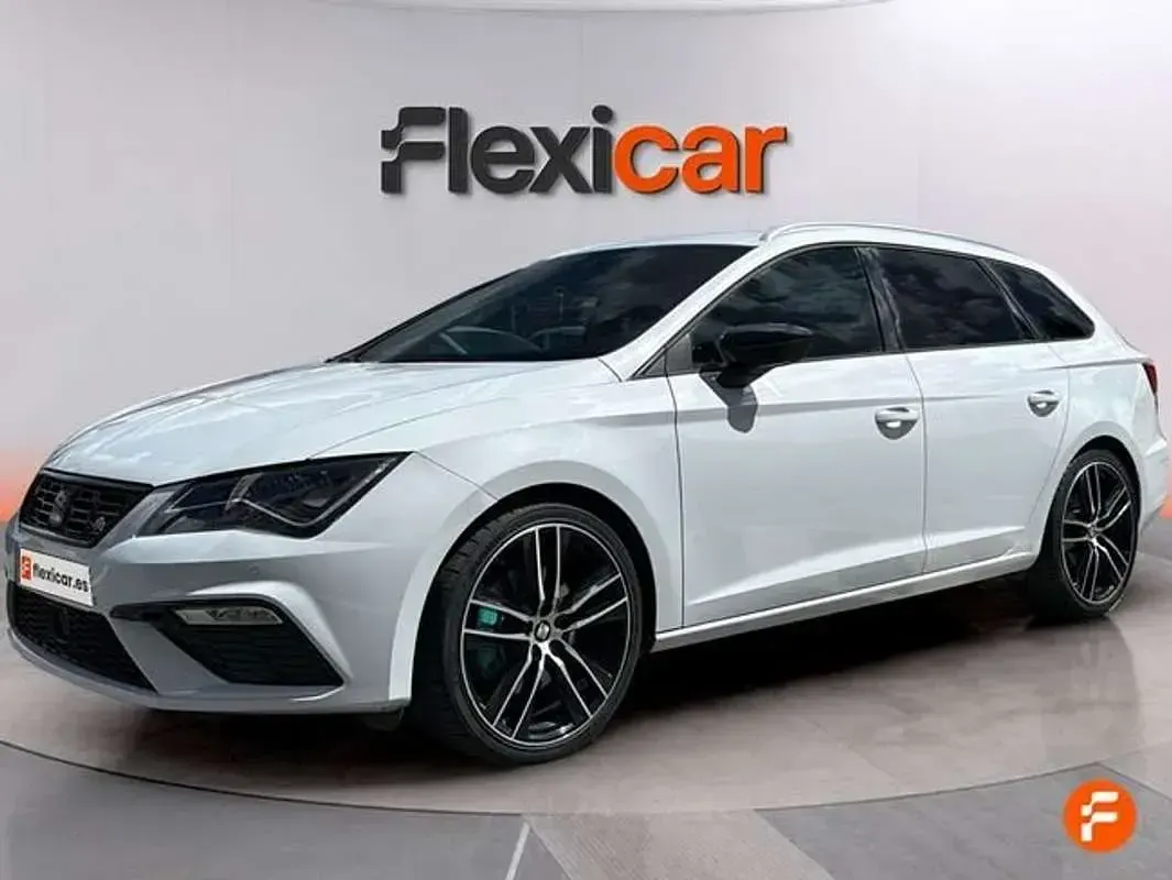 Usado Seat Leon ST FR 150 CV (110 kW) 2019 Blanco Familiar