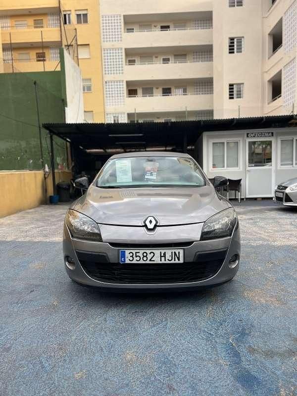 Gris Usado 2012 Renault Mégane III Dynamique Utilitario | 5500 € (Precio justo) - Imagen 1/4