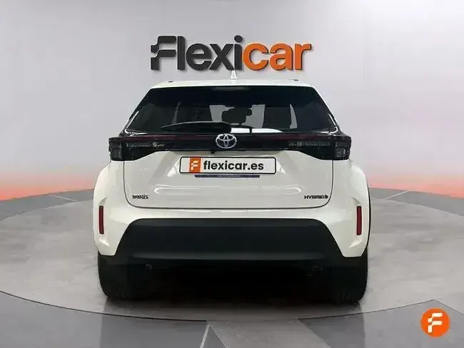 Usado Toyota Yaris Connect Style 116 CV (85 kW) 2022 Blanco Utilitario