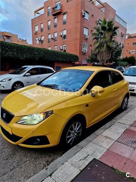 Usado Seat Ibiza SC 85 CV (62 kW) 2011 Amarillo Utilitario