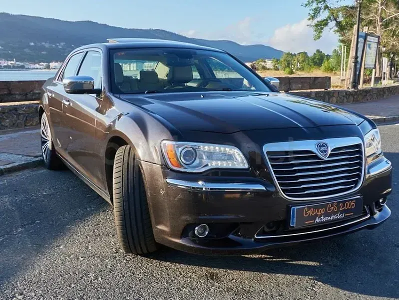 Usado Lancia Thema Platinum 239 CV (175 kW) 2013 Negro Berlina