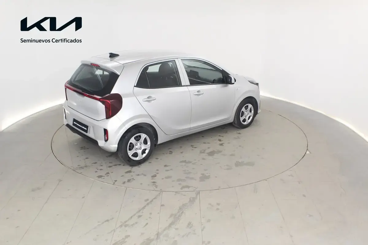 Usado Kia Picanto 63 CV (46 kW) 2025 Gris sparkling silver Utilitario