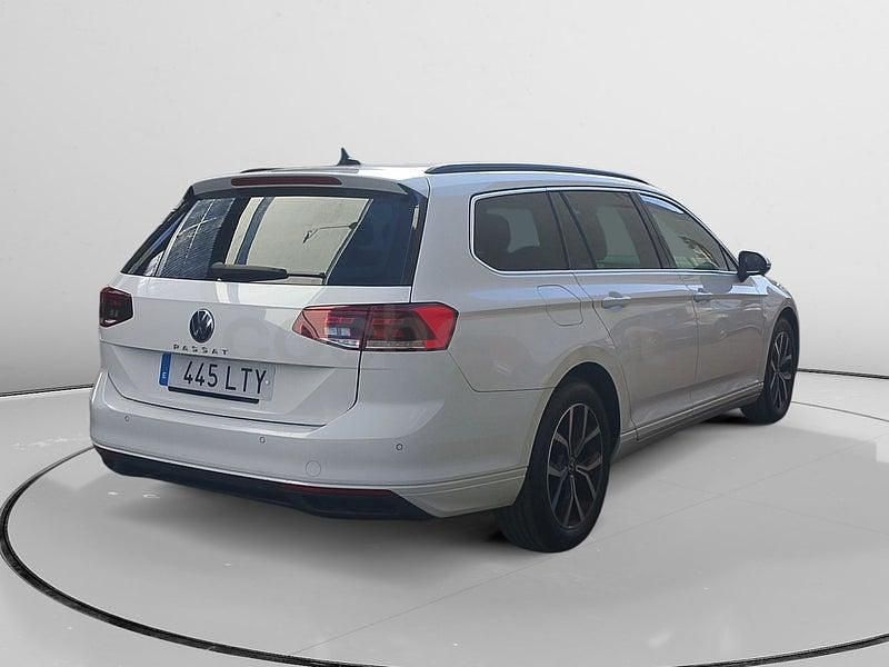 Usado VW Passat Executive 150 CV (110 kW) 2021 Blanco Familiar