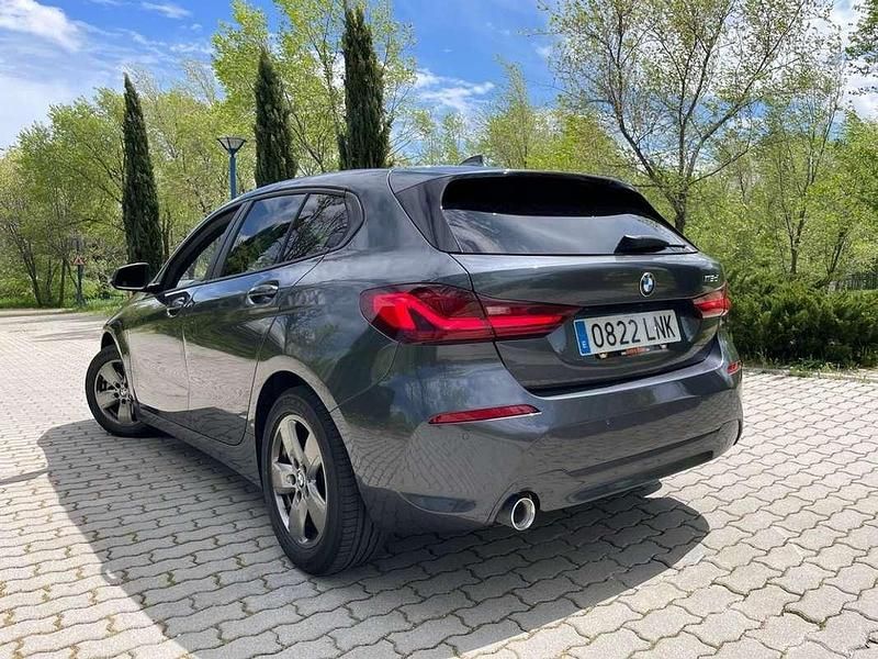 Usado BMW 116 Sport Line 116 CV (85 kW) 2021 Gris Utilitario