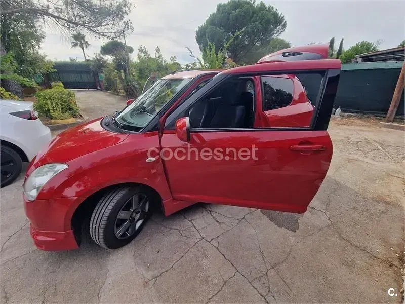 Usado Suzuki Swift GL 92 CV (67 kW) 2006 Rojo Utilitario