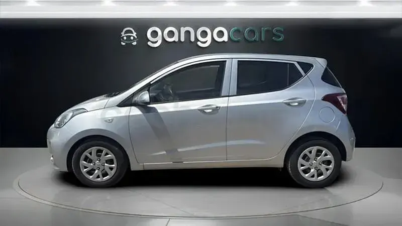 Usado Hyundai i10 87 CV (63 kW) 2019 Gris / plata Utilitario