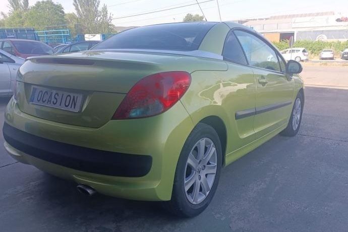 Usado Peugeot 207 CC 110 CV (80 kW) 2008 Amarillo Descapotable