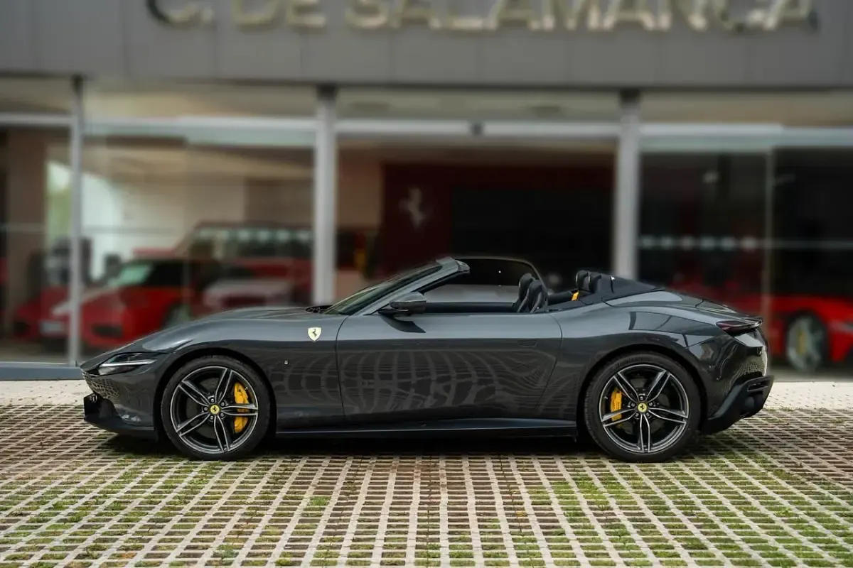 Nuevo Ferrari Roma 620 CV (456 kW) 2026 Gris metalizado Descapotable