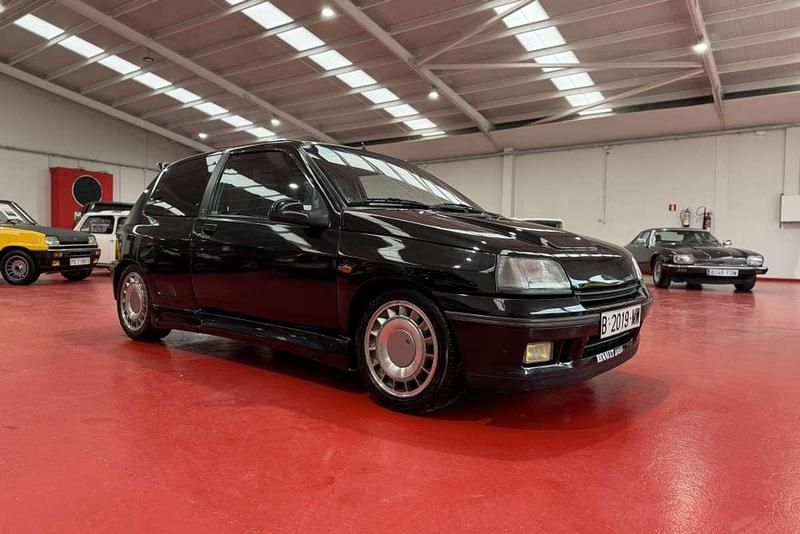 Usado Renault Clio 136 CV (100 kW) 1991 Negro Utilitario