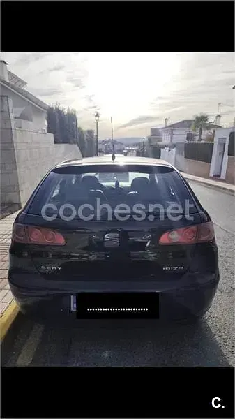 Usado Seat Ibiza Sport 75 CV (55 kW) 2004 Negro Utilitario