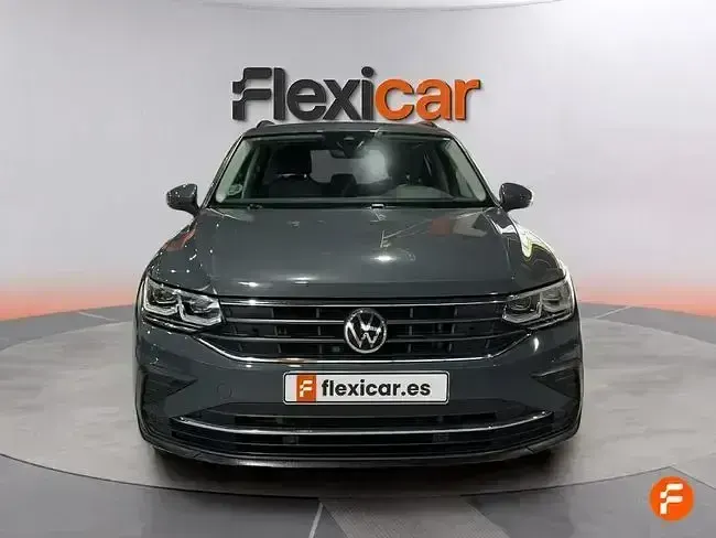 Usado VW Tiguan Life 150 CV (110 kW) 2021 Gris SUV