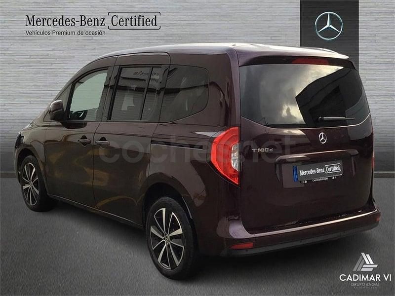 Usado Mercedes T180 116 CV (85 kW) 2025 Rojo Monovolumen