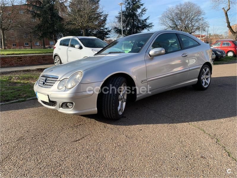 Usado Mercedes C220 Sport Edition 150 CV (110 kW) 2005 Gris / plata Berlina